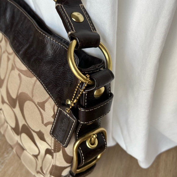 Coach Shoulder Bag. Excellent used condition. - Picture 3 of 6